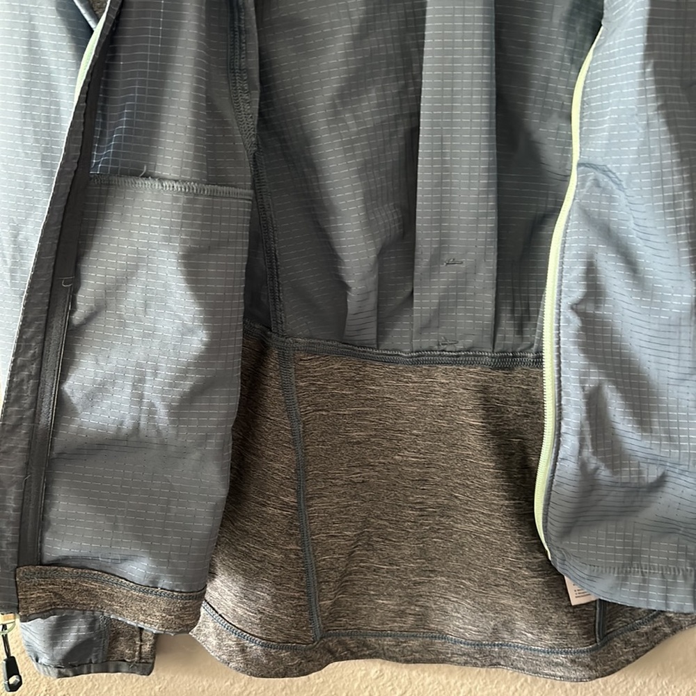 Mountain Hardware Lightweight Jacket - image 8